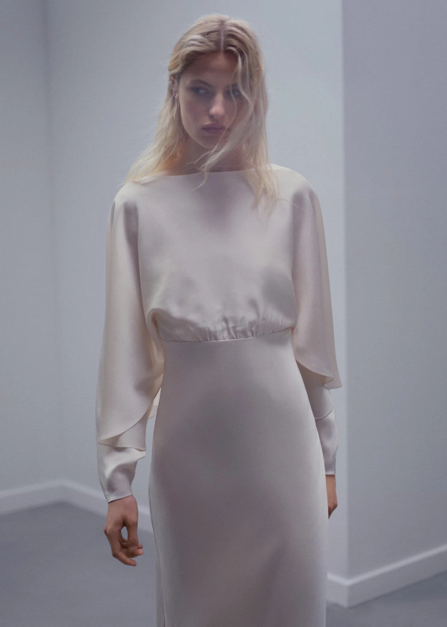 Robe Style Lingerie Détail Cape 1 Robe Style Lingerie Détail Cape