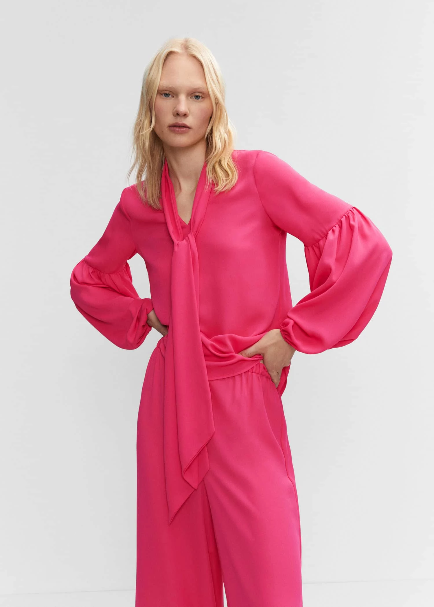 Blouse Lavallière Manches Bouffantes 8 Blouse Lavallière Manches Bouffantes – Image 8